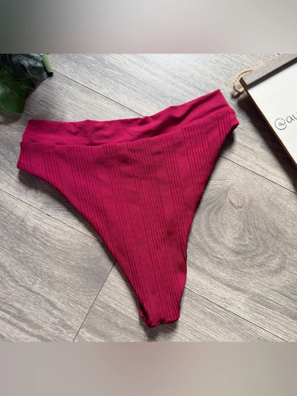 L*space Court Bitsy Ribbed Bikini Bottoms Pointelle Rib in  Berry. Size M